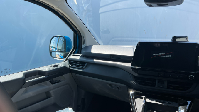 Ford Transit Custom 320 L1 Petrol Fwd 2.5 PHEV 232ps H1 Double Cab Van Sport Auto [NI] - Image 14